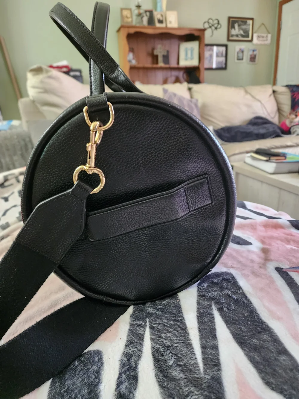 Marc Jacobs compact pebbled